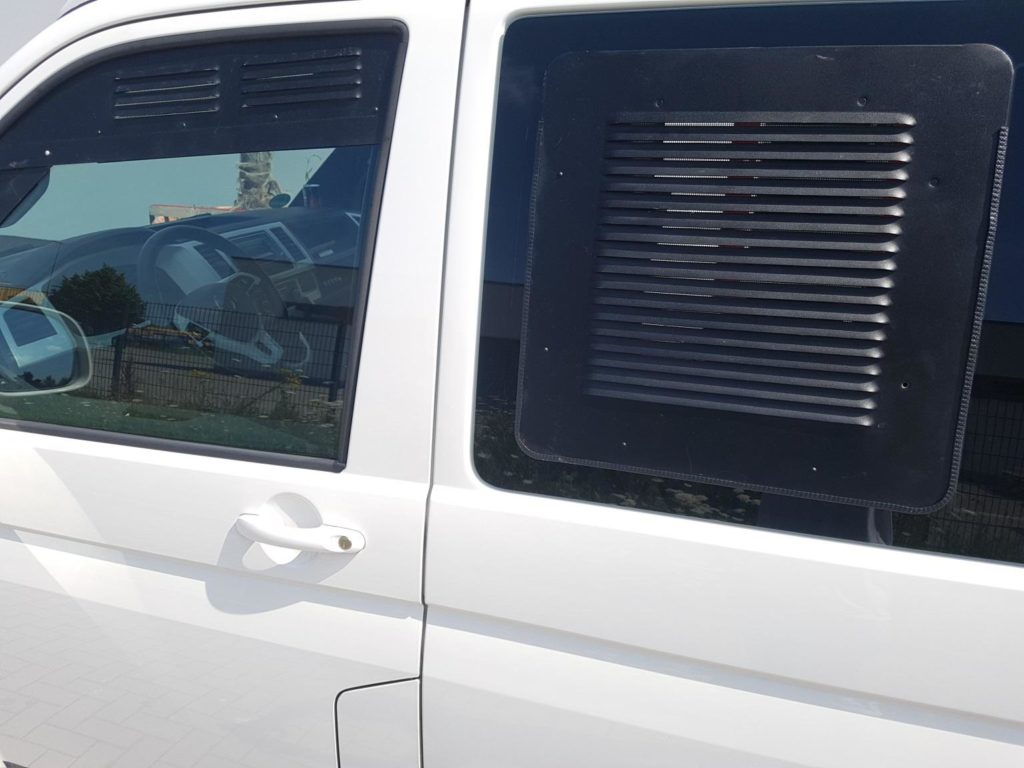 Lüftungsgitter für VW T5 / T6 für vordere Scheiben und Schiebefenster