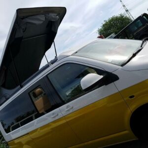 Bus4Fun VW T5 Transporter mit Schlafdach, original California Schlafsitzbank und Reimo Möbelzeile 3 tms01