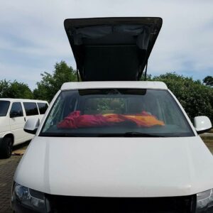 Bus4Fun VW T5 Transporter mit Schlafdach, original California Schlafsitzbank und Reimo Möbelzeile 4 tms02