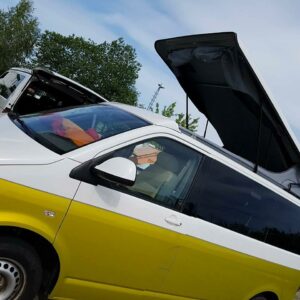 Bus4Fun VW T5 Transporter mit Schlafdach, original California Schlafsitzbank und Reimo Möbelzeile 5 tms03