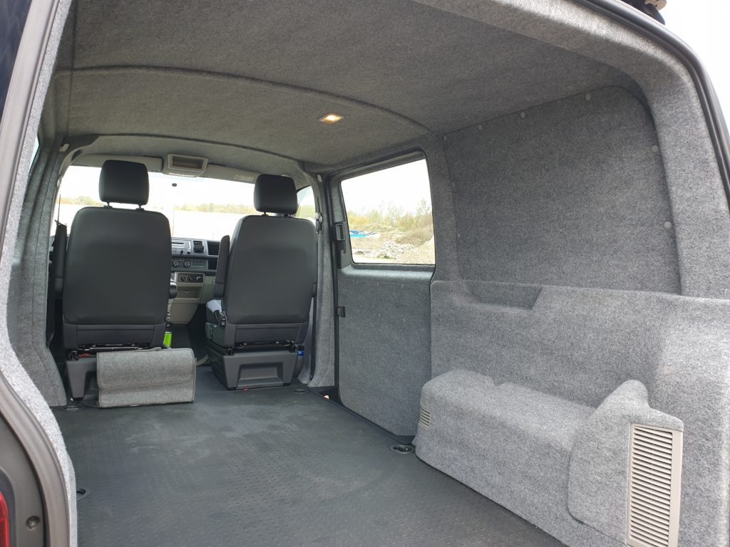 Komplette Innenverkleidung VW T6 mit B4F Carpet-Filz Silbergrau